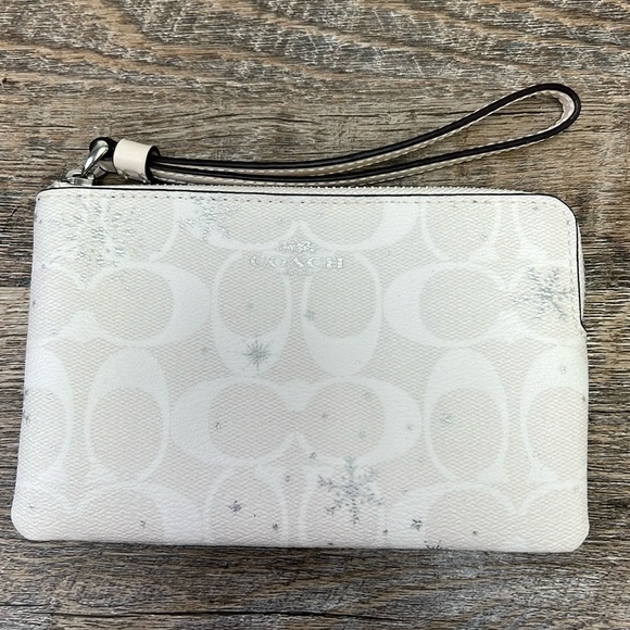 Coach Corner Zip Snowflake Wrislet - Picture 1 of 10